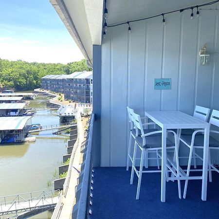 B Lakefront! Remodeled, Boat Slip, Patio Views, Pool, Boat Ramp, Wifi Osage Beach Kültér fotó