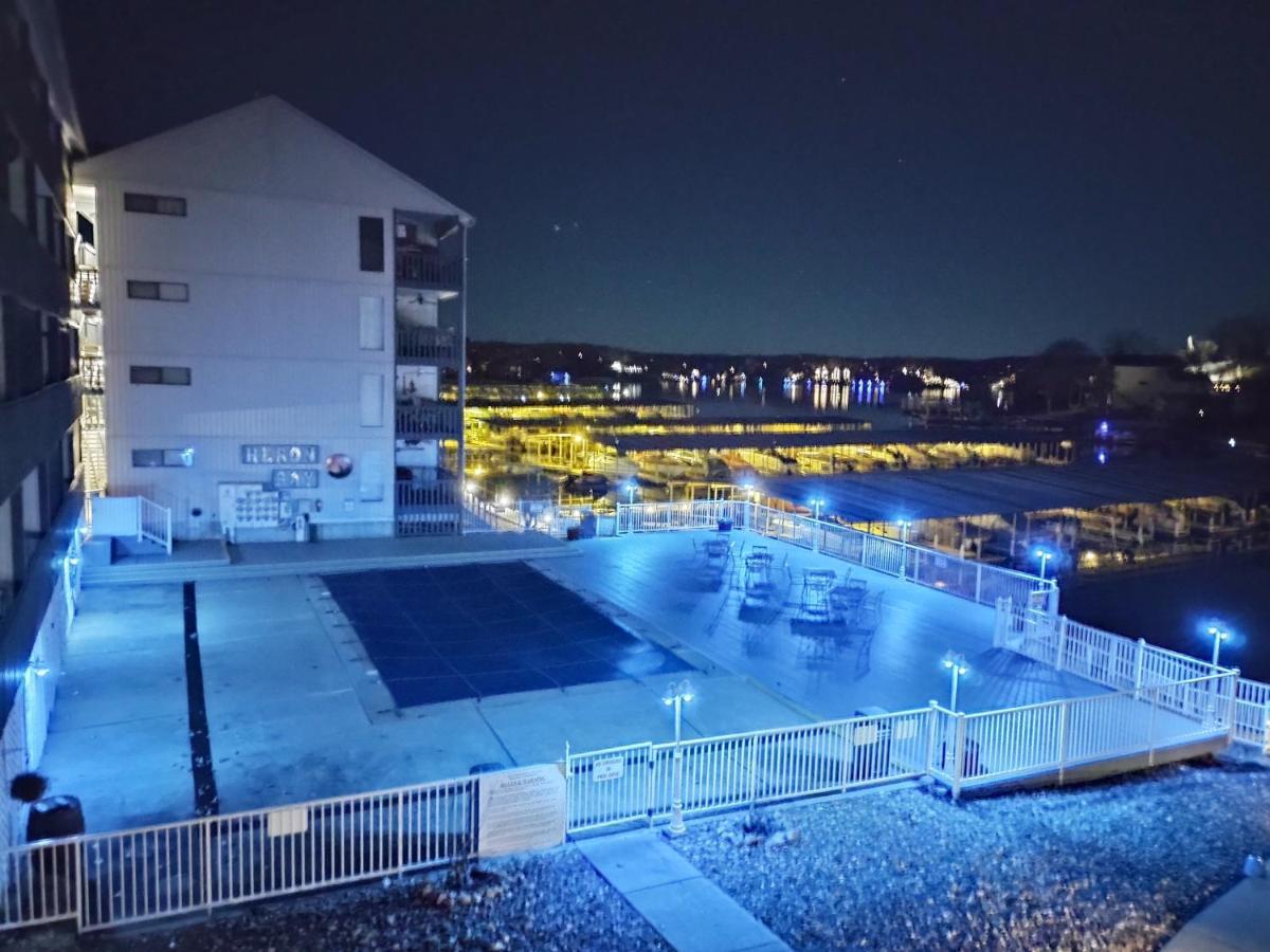 B Lakefront! Remodeled, Boat Slip, Patio Views, Pool, Boat Ramp, Wifi Osage Beach Kültér fotó