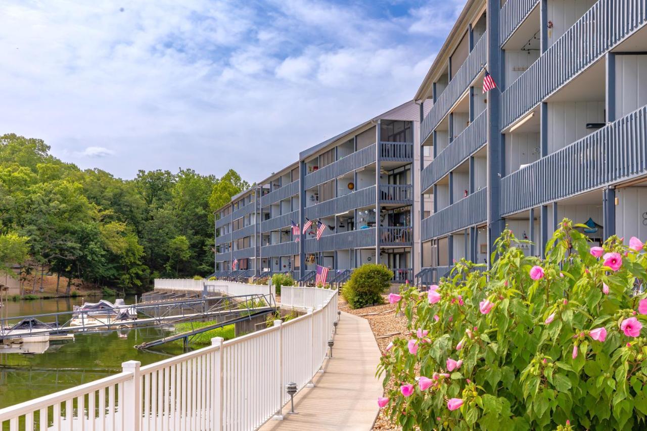 B Lakefront! Remodeled, Boat Slip, Patio Views, Pool, Boat Ramp, Wifi Osage Beach Kültér fotó