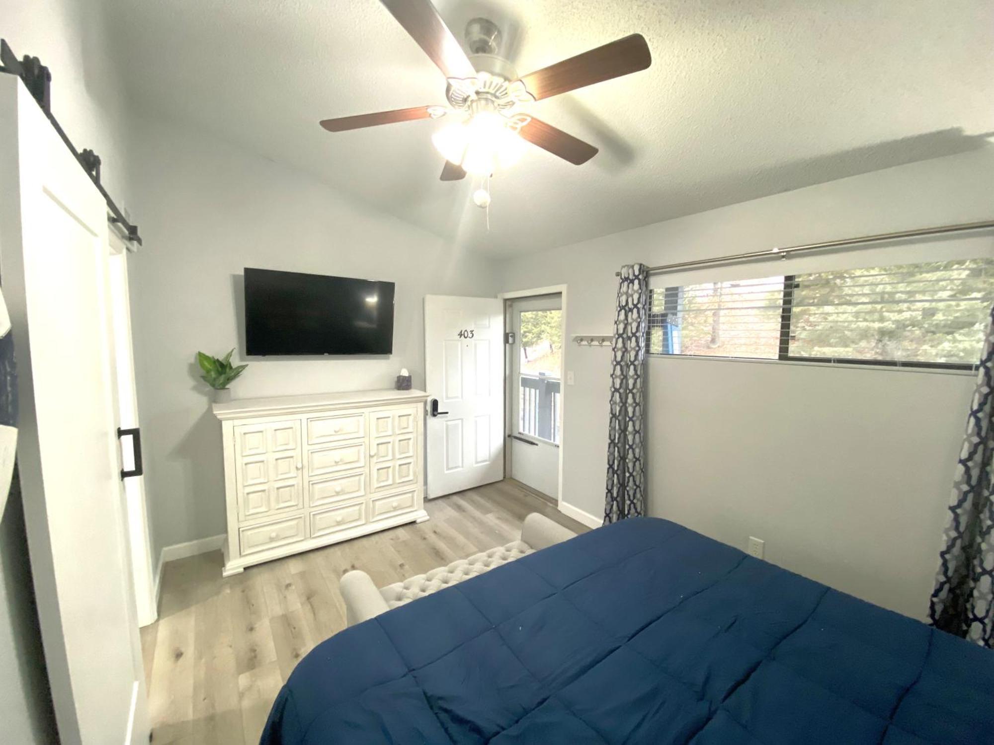 B Lakefront! Remodeled, Boat Slip, Patio Views, Pool, Boat Ramp, Wifi Osage Beach Kültér fotó