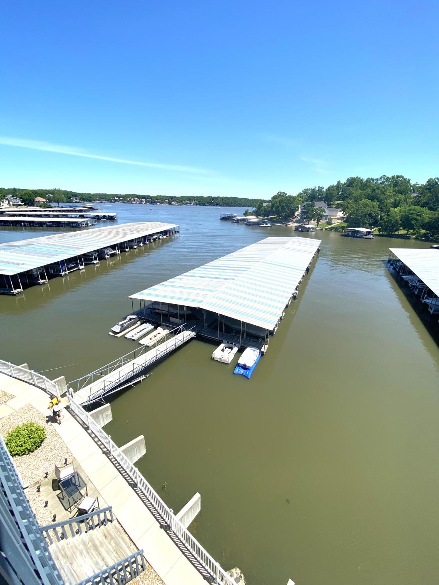 B Lakefront! Remodeled, Boat Slip, Patio Views, Pool, Boat Ramp, Wifi Osage Beach Kültér fotó