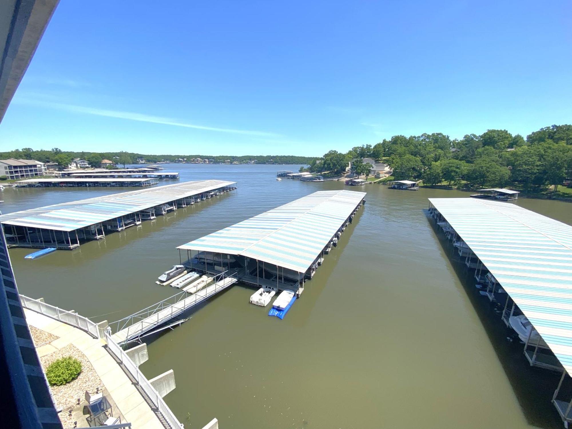 B Lakefront! Remodeled, Boat Slip, Patio Views, Pool, Boat Ramp, Wifi Osage Beach Kültér fotó