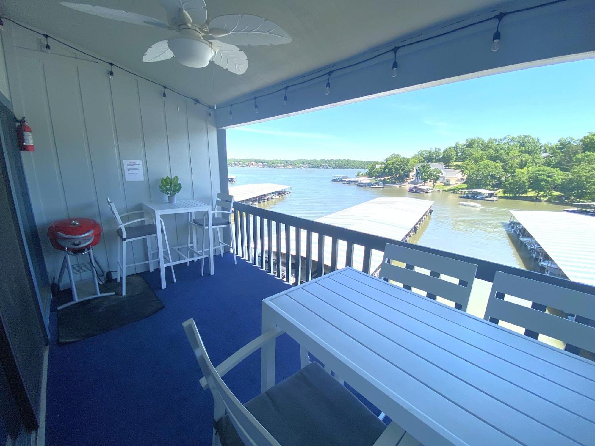 B Lakefront! Remodeled, Boat Slip, Patio Views, Pool, Boat Ramp, Wifi Osage Beach Kültér fotó