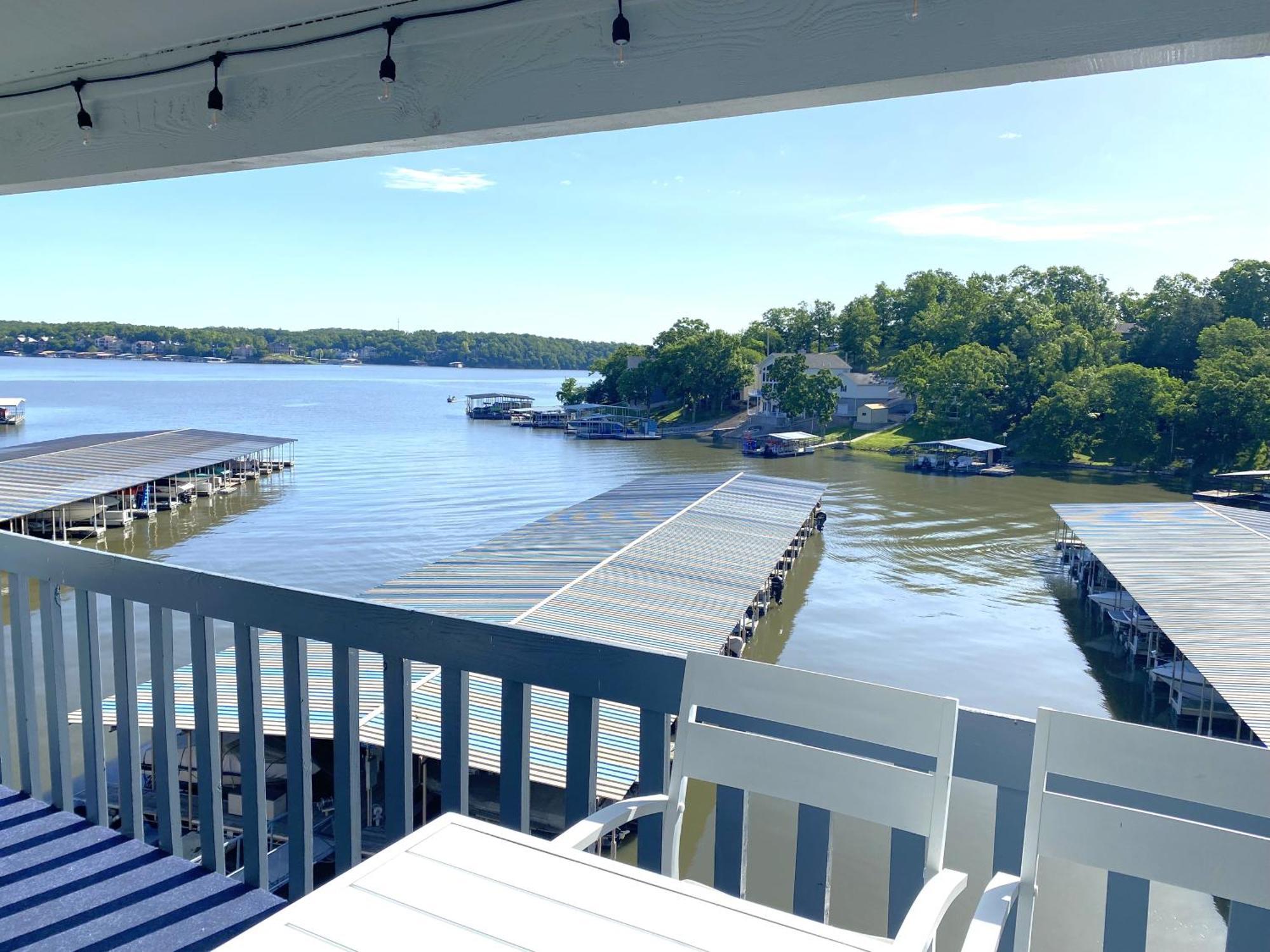 B Lakefront! Remodeled, Boat Slip, Patio Views, Pool, Boat Ramp, Wifi Osage Beach Kültér fotó