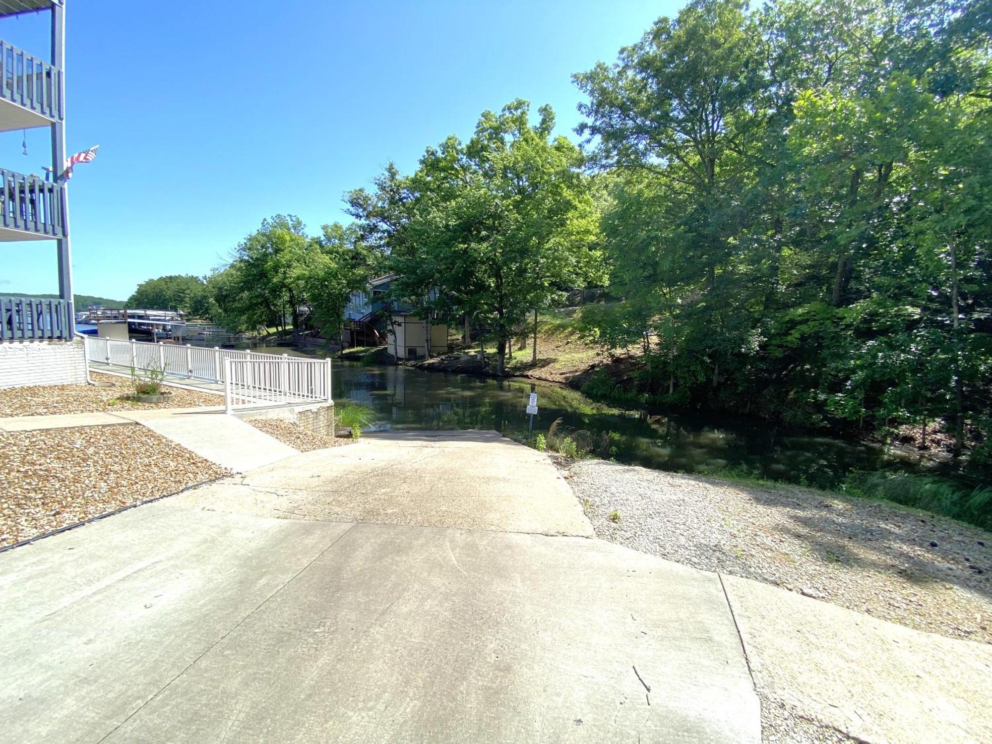 B Lakefront! Remodeled, Boat Slip, Patio Views, Pool, Boat Ramp, Wifi Osage Beach Kültér fotó